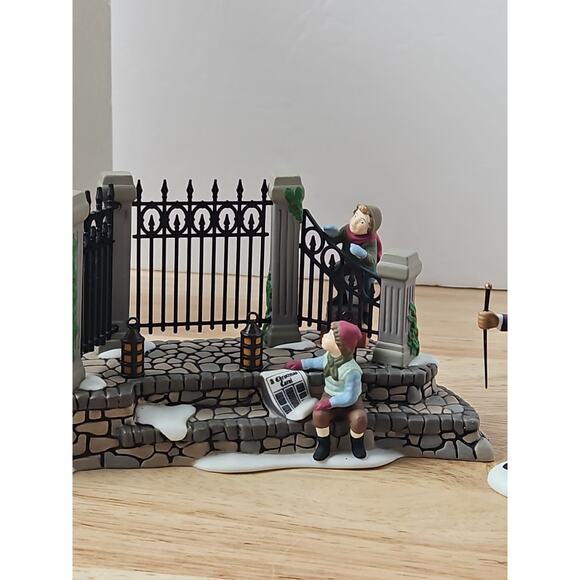 Dept 56 A Christmas Carol Reading by Charles Dickens Set of 4 No. 58403 - Picture 7 of 16